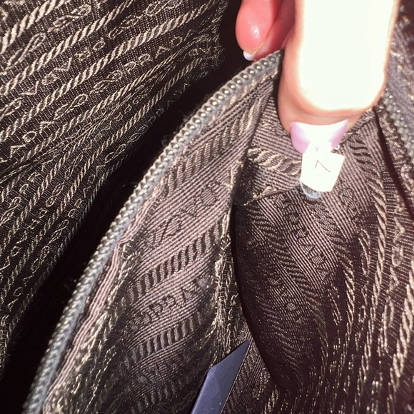 Sold! Vintage Prada shoulder bag - Picture 2 of 14